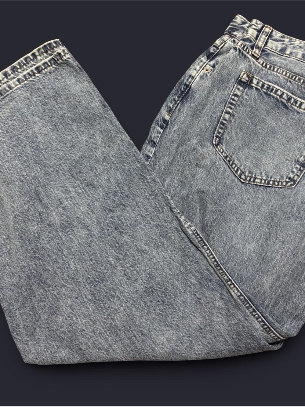 Relaxed High-Rise Women’s Jeans in Light Blue Wash